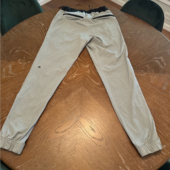 Perfect condition men’s small Lululemon silver and black hybrid pants - Picture 7 of 7
